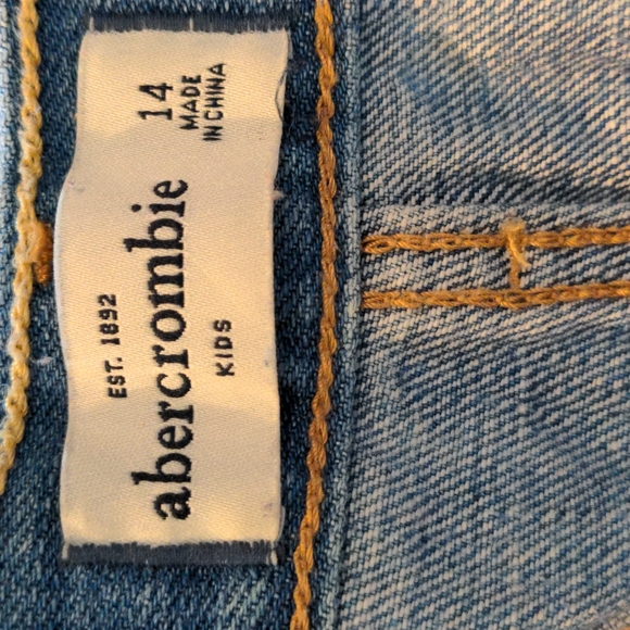 NWT Abercrombie kids shorts - size 14 - Picture 2 of 3
